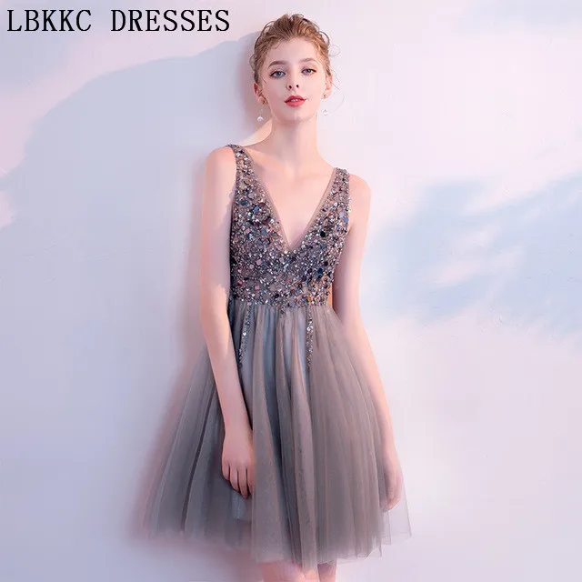 

Vestido De Festa Grey Short Prom Dresses Tulle Beading Gala Jurken V Neck Backless Sexy Prom Dress Sleeveless Gala Dress
