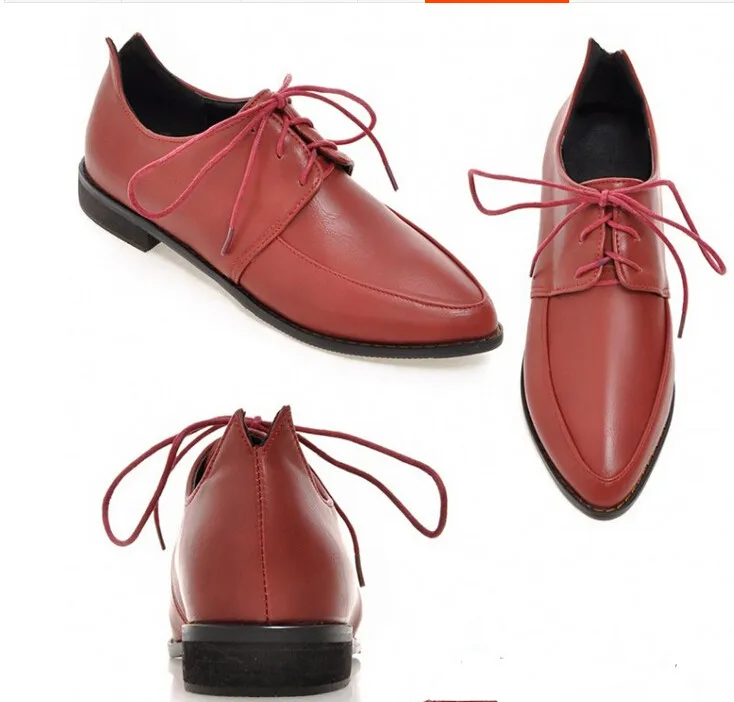 Весенняя обувь; модные туфли на низком каблуке в британском стиле; Туфли-оксфорды на плоской подошве с круглым носком и кружевом в стиле ретро
