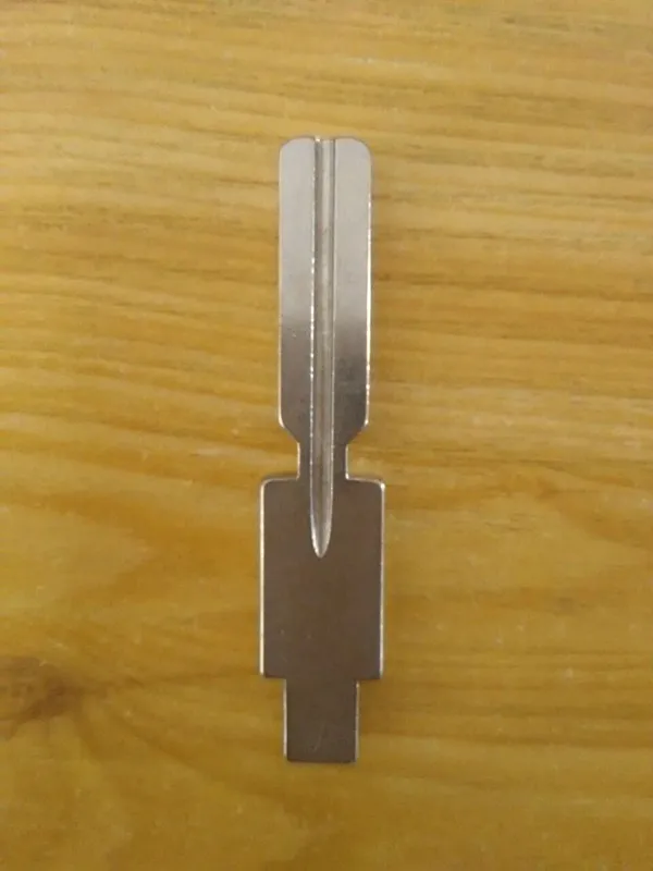 NO.18 Key Blade for BMW Folding Flip Replacement Key Blade with Middle Groove