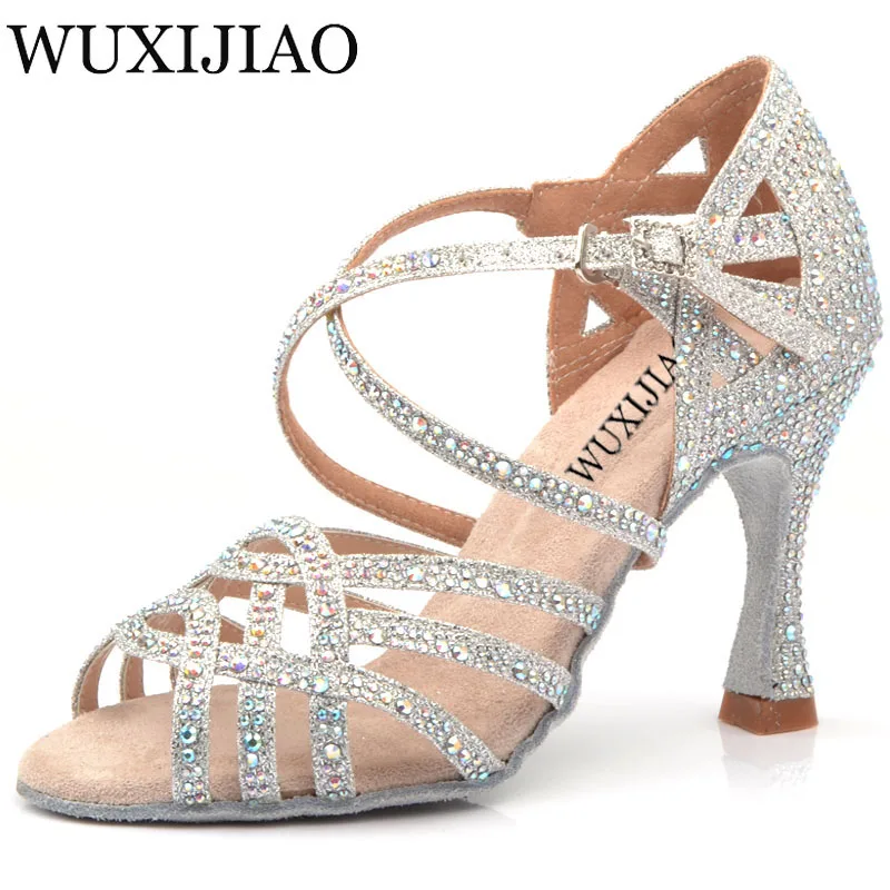 Beste WUXIJIAO Zilver Blauw Strass Latin Dansschoenen Vrouwen Salas Ballroom Schoenen Parel Hoge Hak 9cm Waltz Software Schoenen Hot koop
