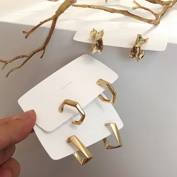 

Baroque Retro Twisted Irregular Shaped Metal Hoop Earrings Fashion Female Ear Rings 2020 Korea Earrings Prevent allergyJewelry