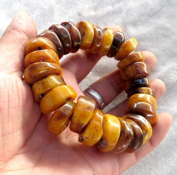 

Two generation of Poland stone skin beeswax beeswax Bracelet chicken oil yellow old honey on hand
