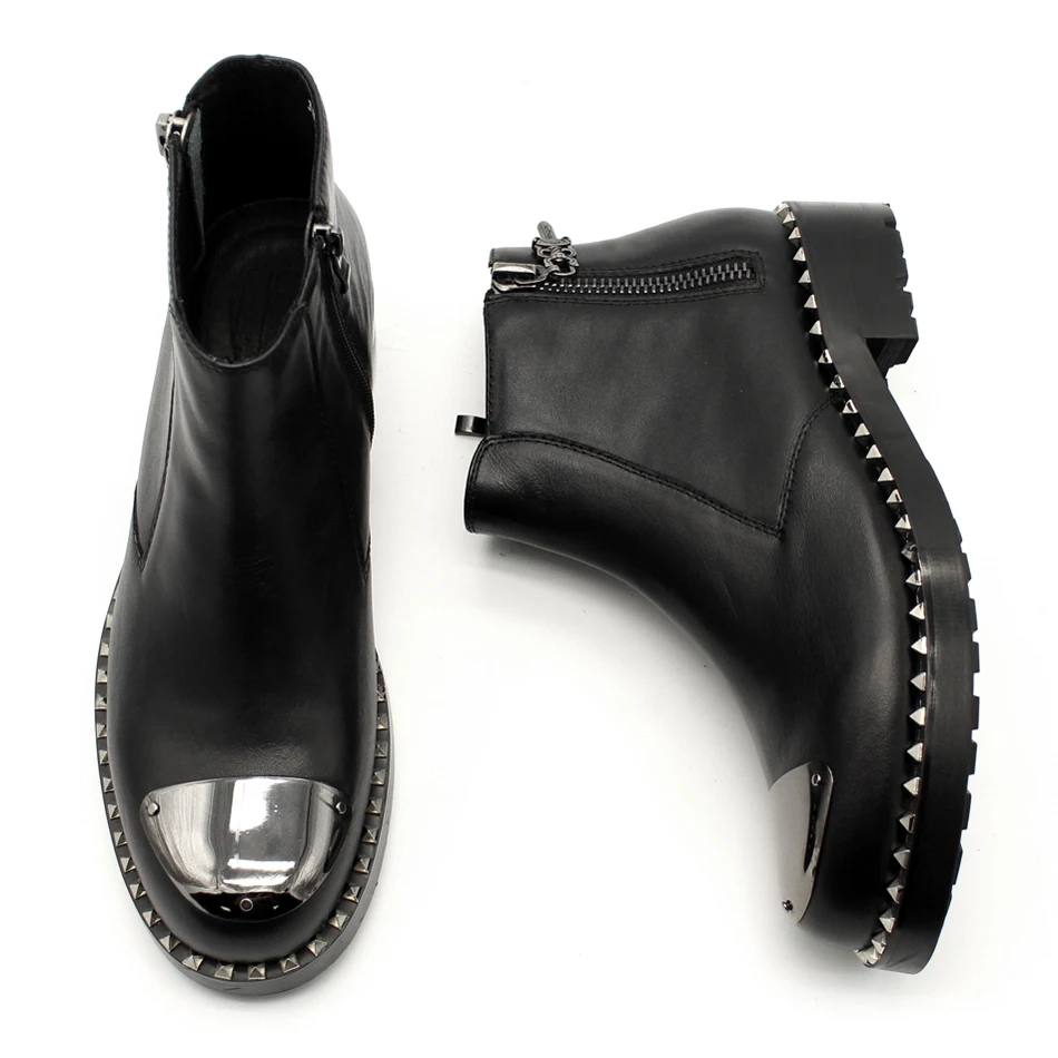 Модные мужские ботильоны в европейском стиле; обувь с закругленным носком и заклепками; красивые мотоциклетные ботинки черного цвета с металлическими украшениями для мужчин; европейский размер 45