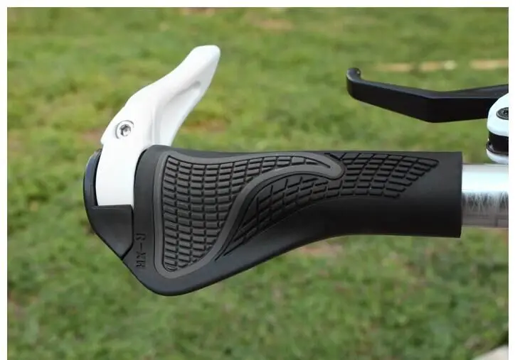 

free shipping Grips Rubber Anti-Skid Comfortable Handlebars Grips Lock On Mountain Bicycle Handle Bar Grip Bike Parts good qual