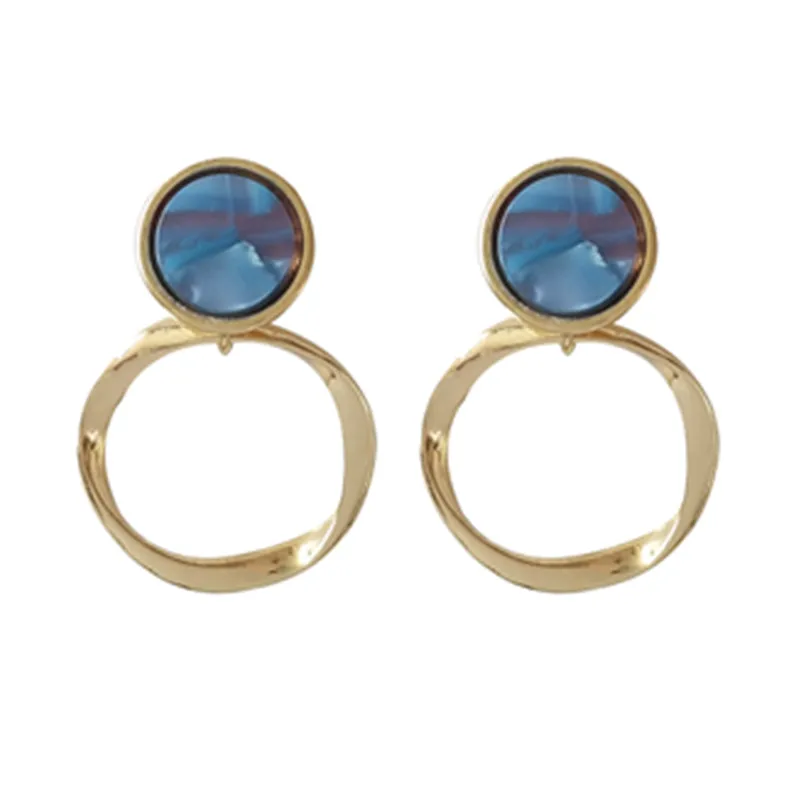 

2018 Fashion twist resin Earrings exquisite girls Retro metal earrings for women Circular geometric gold stud earrings wholesale