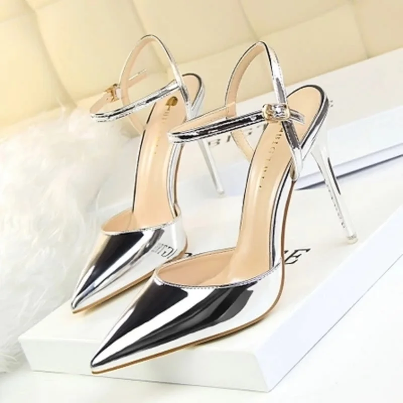 De Baotou Haute Rouge Femelle Talons Mot vin Sandales Boucle Sauvage Nouvelle Avec rouge lavande Chaussures 2018 argent Printemps Mariage Sangles Coréen bleu Mode Fine blanc nu Noir wzwqr