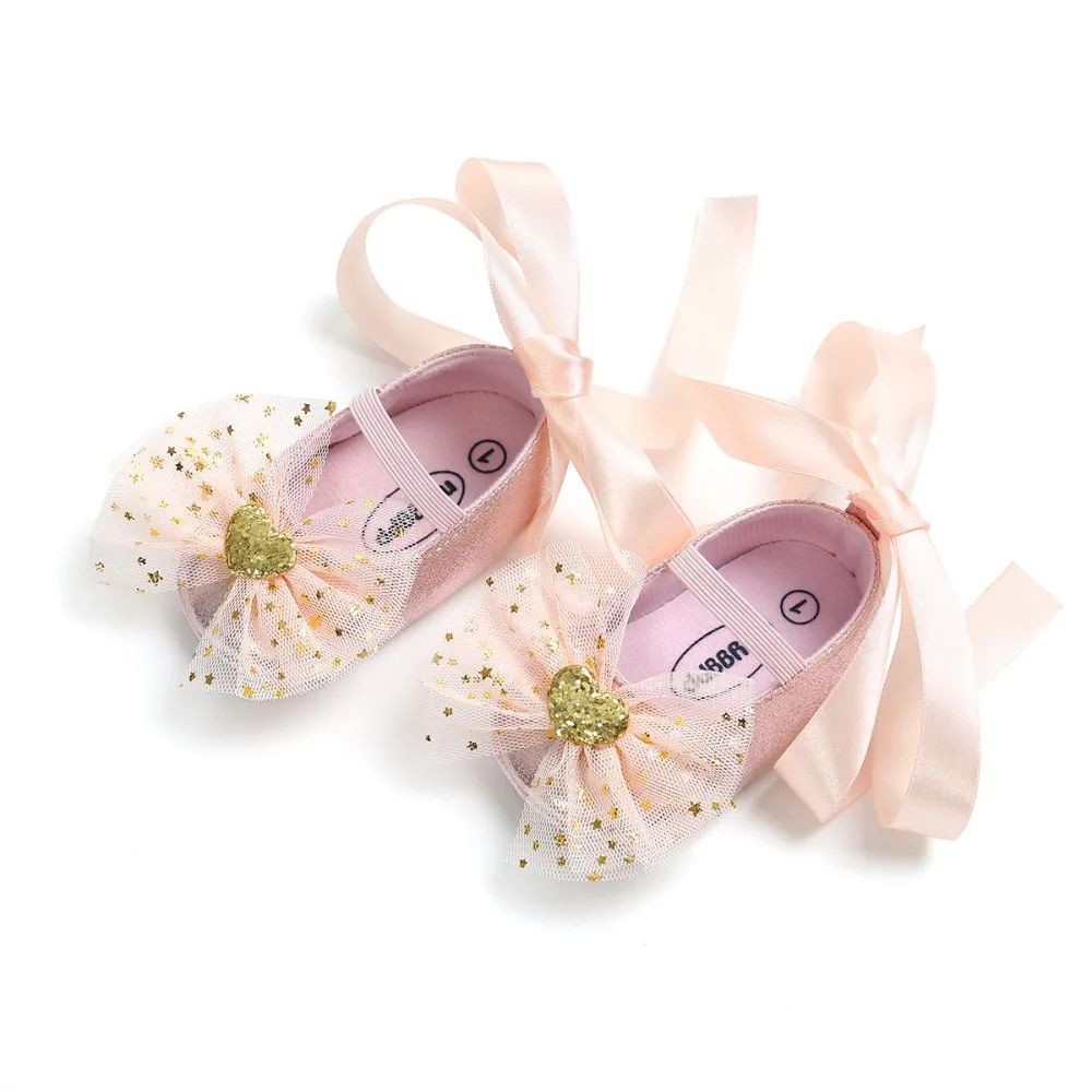 Кружевные детские туфли принцессы с блестками; детские мокасины с бантом на мягкой подошве; милые туфли для маленьких девочек; обувь для новорожденных; 0-18 месяцев - Цвет: Розовый