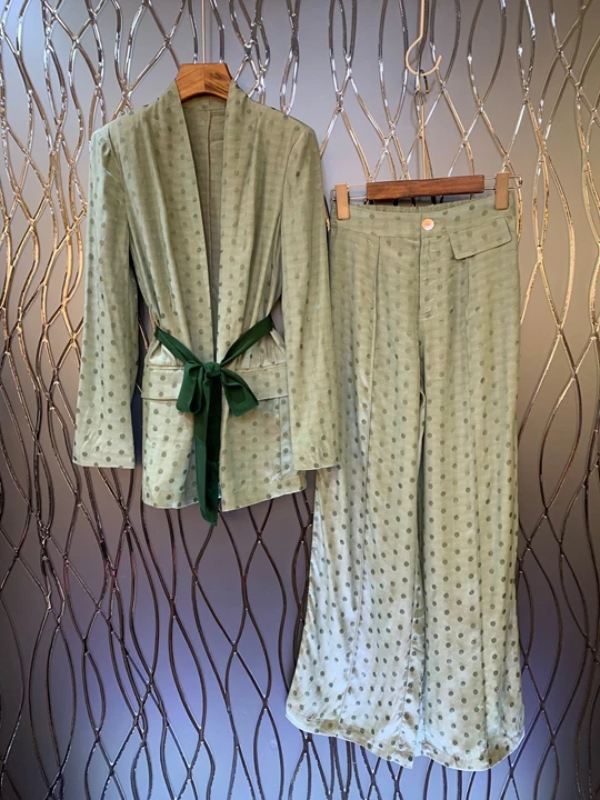 

Early Autumn 2019 New Woman Symmetrical Pocket Colour-Matching Lace-Up Waist Long Sleeve Printed Top + Trousers Set 715