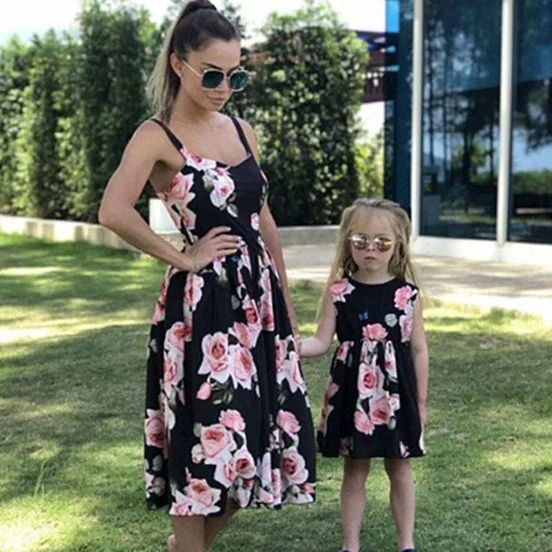 

2018 Summer New Mother Daughter Dress Family Matching Outfits Mommy and Me Floral Printed Bohemian Dress Beachwears H0044