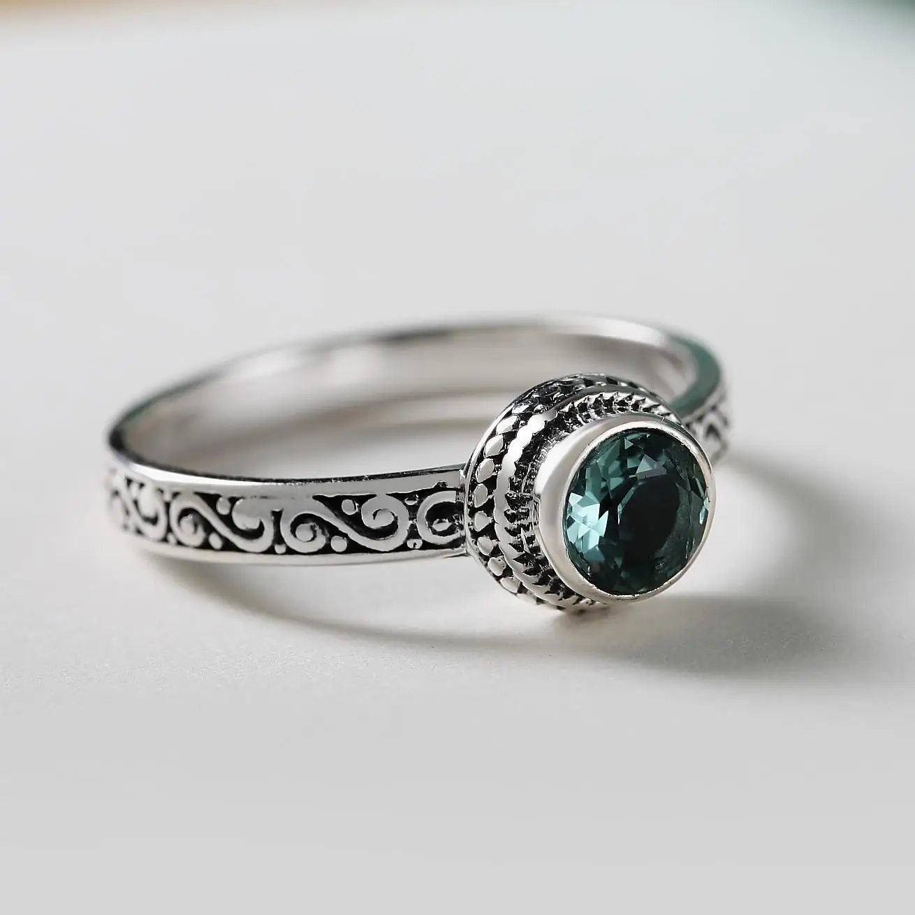 Настоящее 925 пробы Серебряное кольцо винтажное цветочное резное инкрустированное натуральным зеленым кристаллом граненое каменное элегантное женское кольцо аксессуары