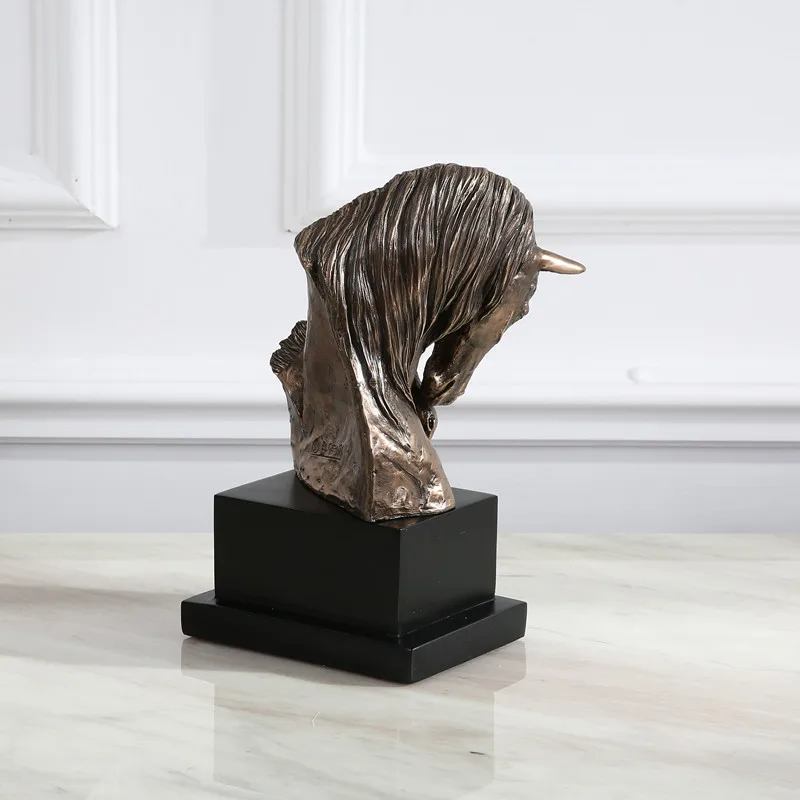الأوروبية الكلاسيكية الراتنج الحيوان الحصان دراسة خزانة ديكور غرفة المعيشة المنزلي Decorsculpture نقل جيدة الحظ هدية M1455