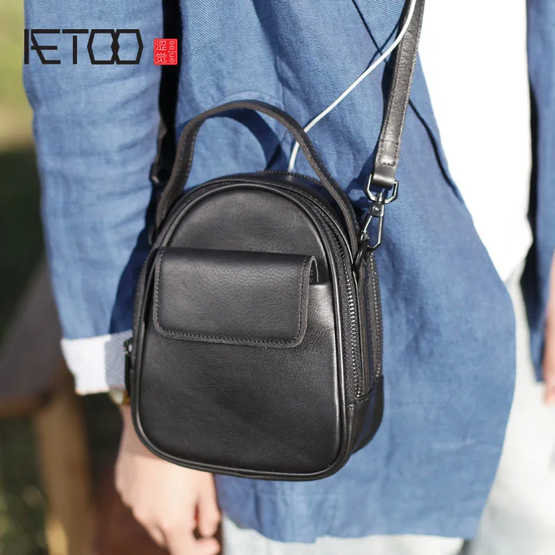 

AETOO New casual retro soft leather slung locomotive bag simple multi-layer black leather shell portable handbag