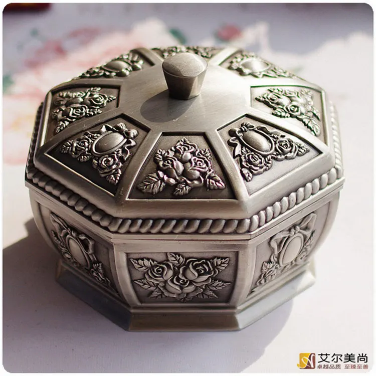 

Metal Ashtray with Lid Multifunctional Retro Ashtray with Cover Home Decoration Father's Day Gift Monument for Husband
