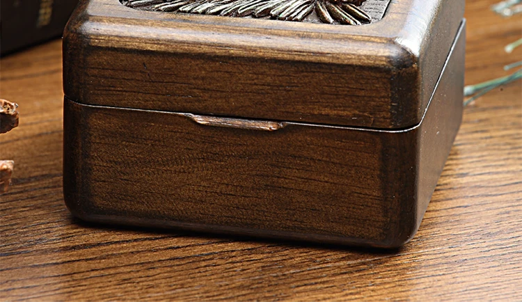 Высококачественная деревянная музыкальная шкатулка из соснового конуса 18 мелодий