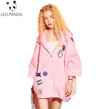 Новая Весенняя мода мультфильм письмо вышивка с длинными рукавами с капюшоном короткое Свободное пальто для женщин молния свободные джинсовые куртки C 273