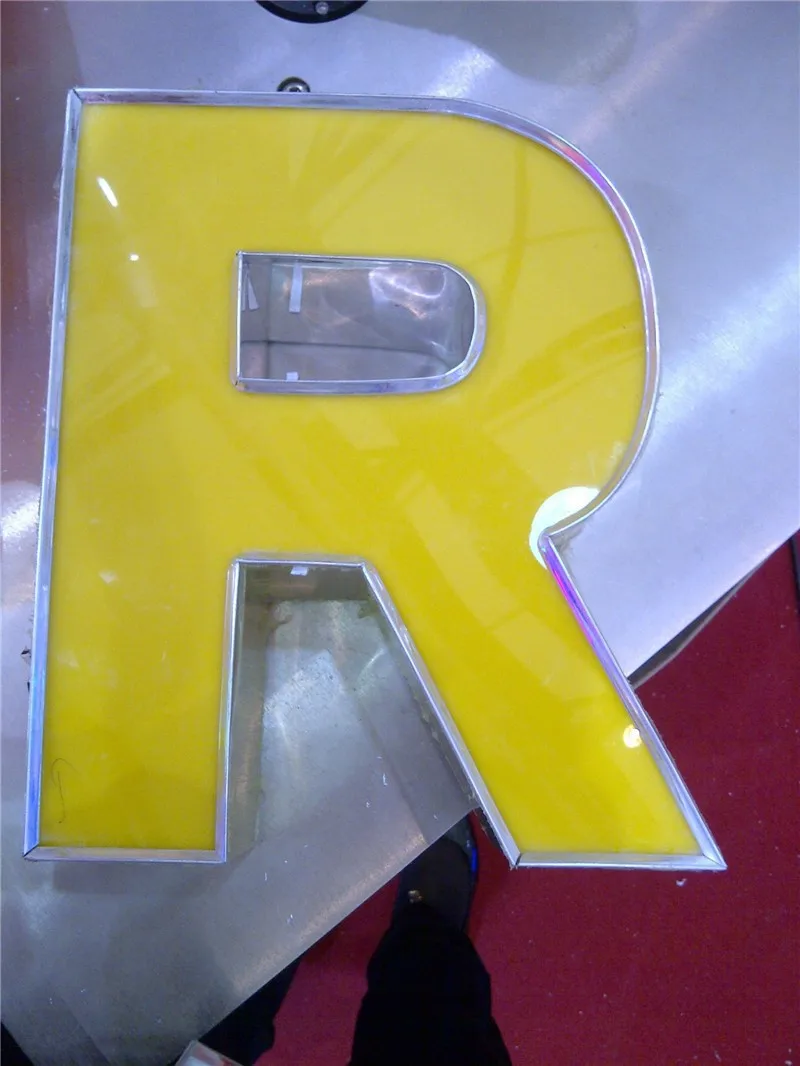R