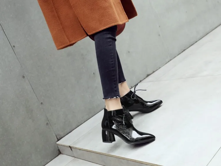 GPOKHDS/; женские ботильоны из мягкой коровьей кожи; зимние короткие плюшевые ботинки на шнуровке в римском стиле; Цвет Черный; ботинки на высоком каблуке с острым носком