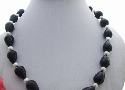 

Jew3111 White Pearl&Onyx Necklace