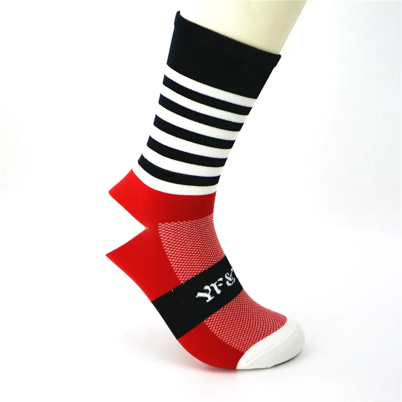 Высококачественные профессиональные велосипедные носки мужские и женские дорожные велосипедные носки дышащие носки для занятий Баскетболом, футболом - Цвет: Красный
