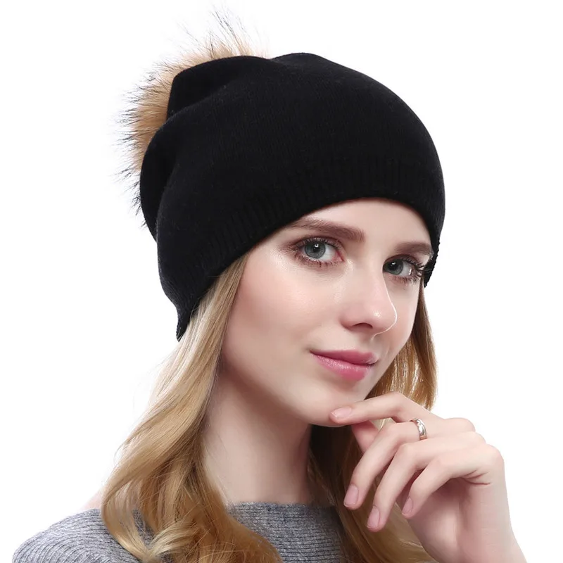 AKSLXDMMD Gorro Mujer кашемировая шапка модный шарик из меха енота вязаная шапка новая осенняя и зимняя женская теплая хедж шапка LH1094 - Цвет: black