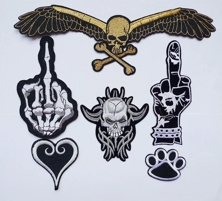 

1Pc Cute Black Footprint Dog Skull Tai Chi Anchor Embroidered Iron On Patches Stickers for Kids T Shirt Coat Hat Shoes Clothing