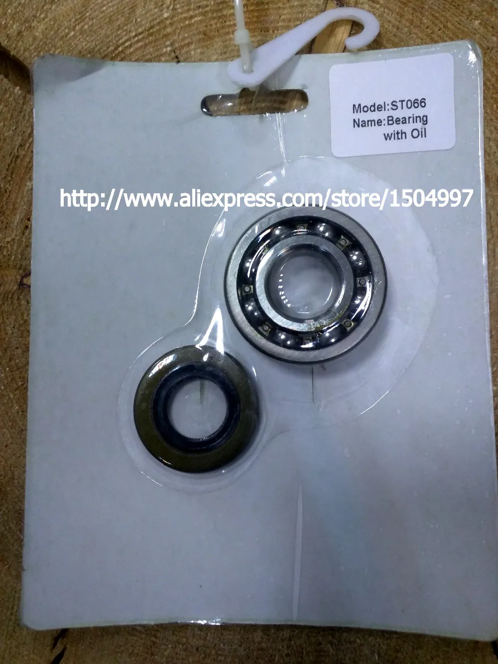 BEARING WITH OIL