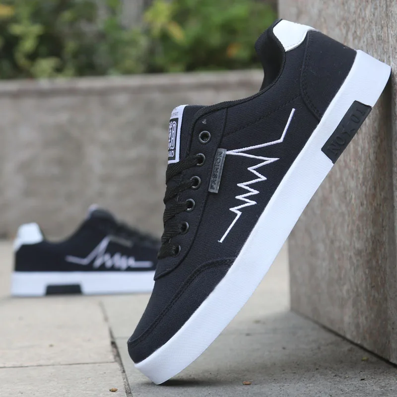 2019 Spring Men Shoes Fashion Casual Students White Black Board Shoes Men Breathable Flat Canvas Shoes Sneakers zapatos hombre