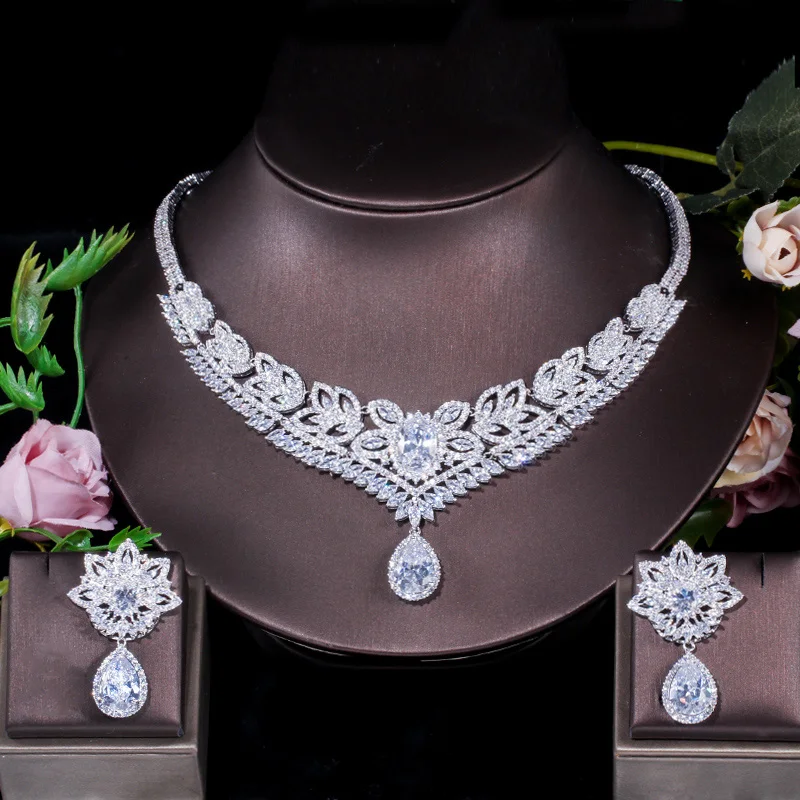ThreeGraces Роскошный Серебряный Цвет кубический циркониевый большая капля воды серьги и ожерелье свадебный костюм комплекты украшений для женщин JS091