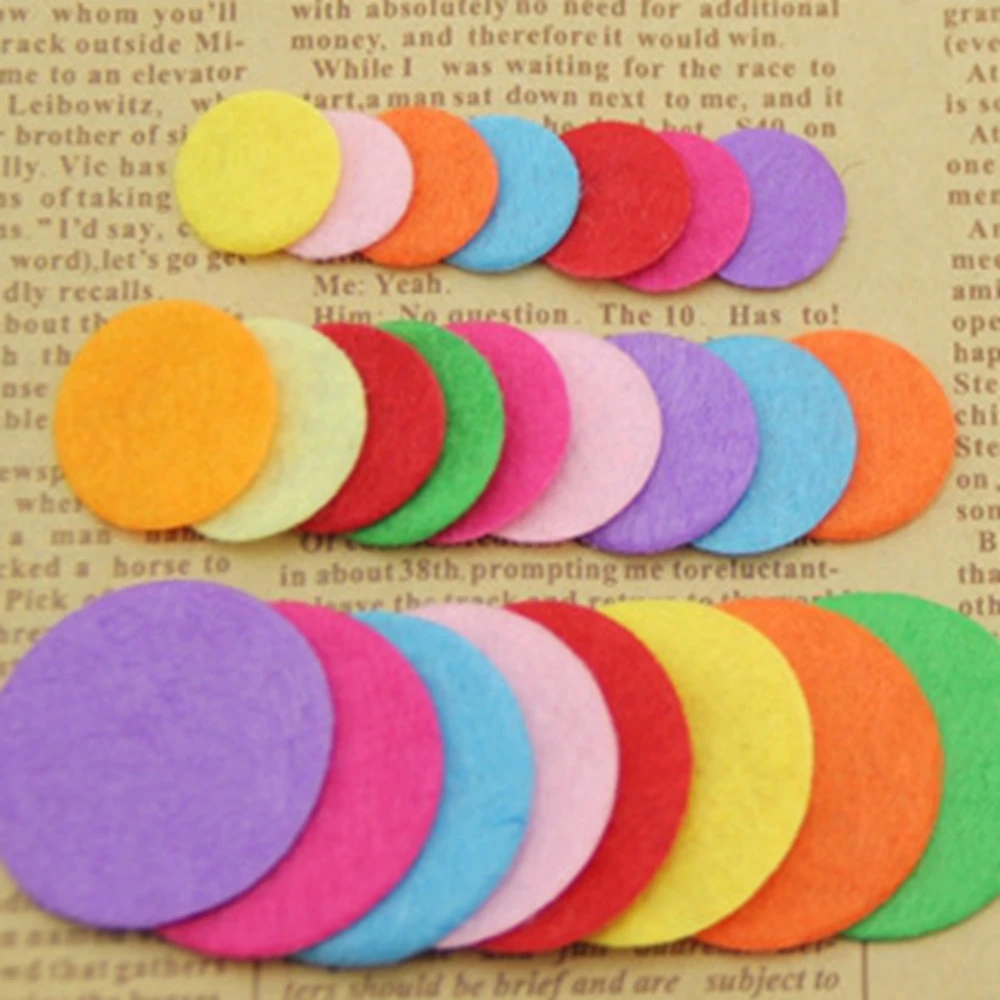 

200pcs non-woven cotton fabric 2cm round small pieces of pattern package sewing pet doll scrapbook stickers handmade crafts
