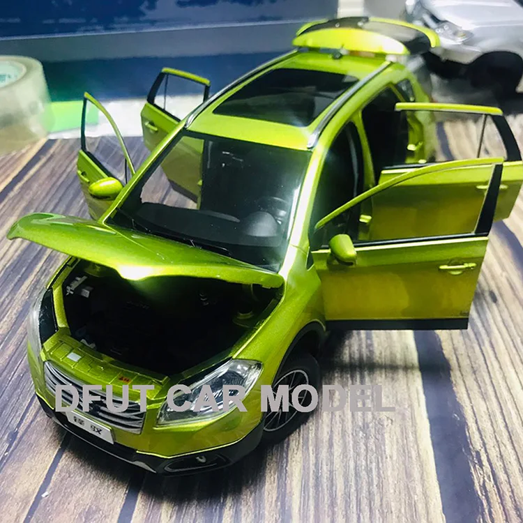 Литая 1:18 игрушка из сплава SX4 S. CROSS модель автомобиля SUV Детские Игрушечные Машинки оригинальные авторизованные подлинные детские игрушки