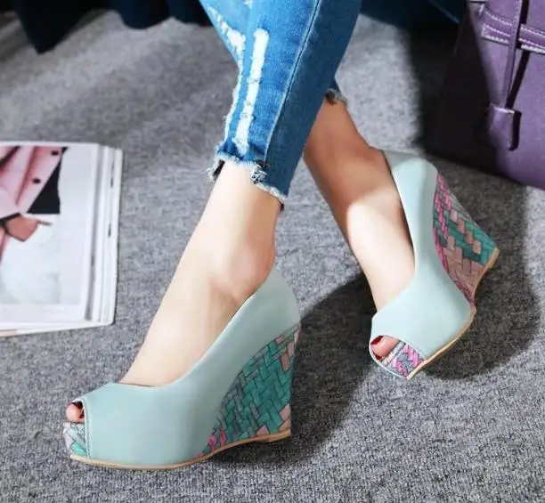 Spring and summer new wedge sandals female fish mouth super high heel waterproof Korean version of the thick platform cake shoes