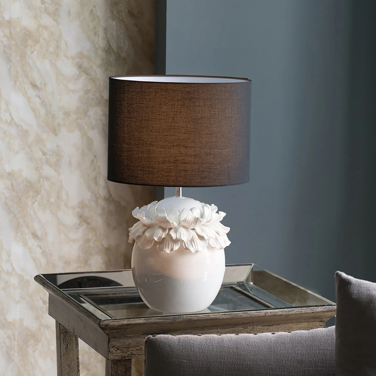 MAGNOLI WHITE TABLE LAMP (1)