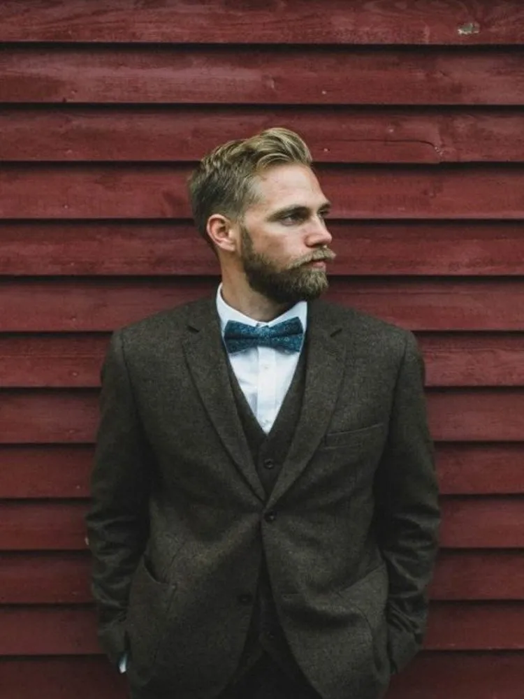 brown-tweed-three-piece-wedding-suit-with-a-blue-printed-bow-tie-480x721_conew1