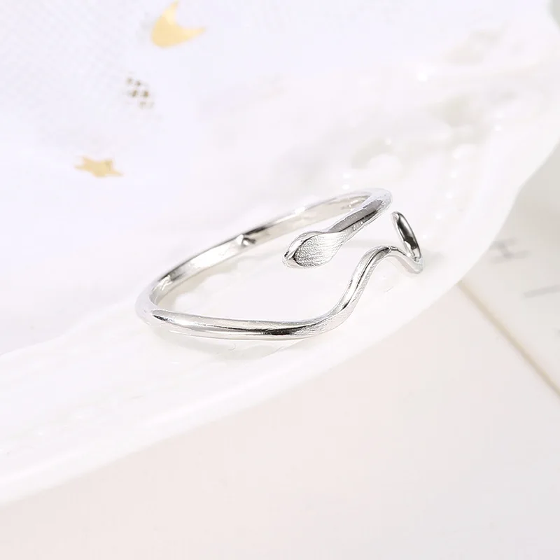 Минималистичное глянцевое медное одиночное кольцо, креативное волнистое кольцо со змеиным волнистым рисунком, регулируемое кольцо, простое маленькое кольцо для пары, подарок