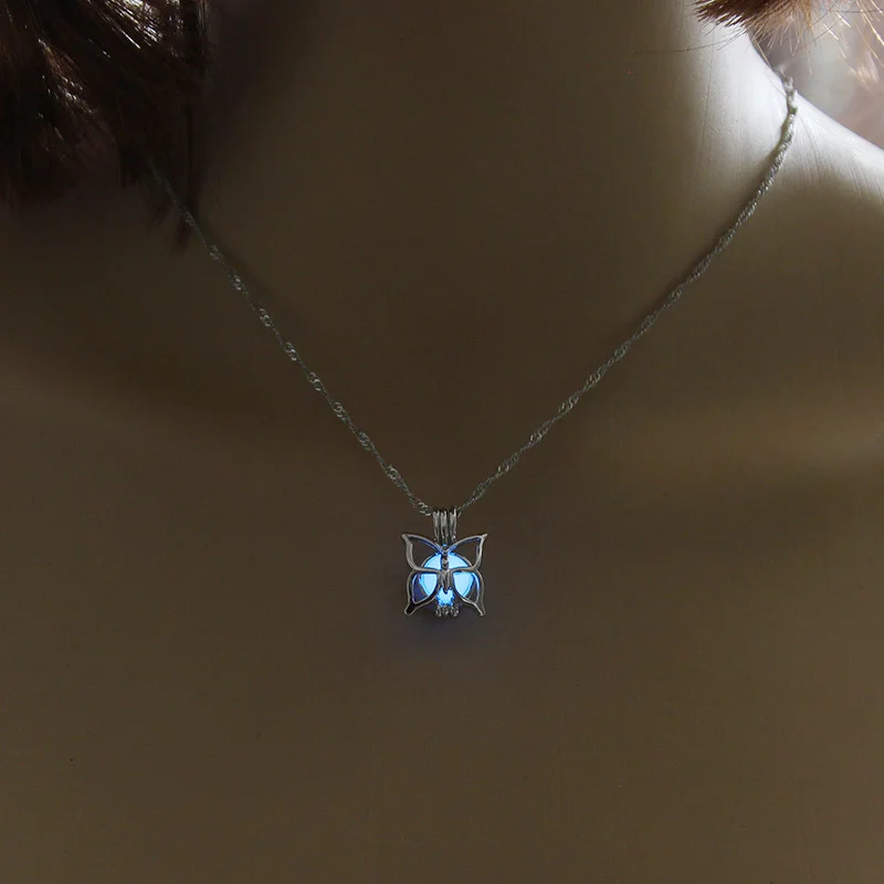 

Charm Glowing Butterfly Pendant Necklace Cute Luminous Jewelry Choker 3 Colors Christmas Gift For Women Necklace Dropshipping