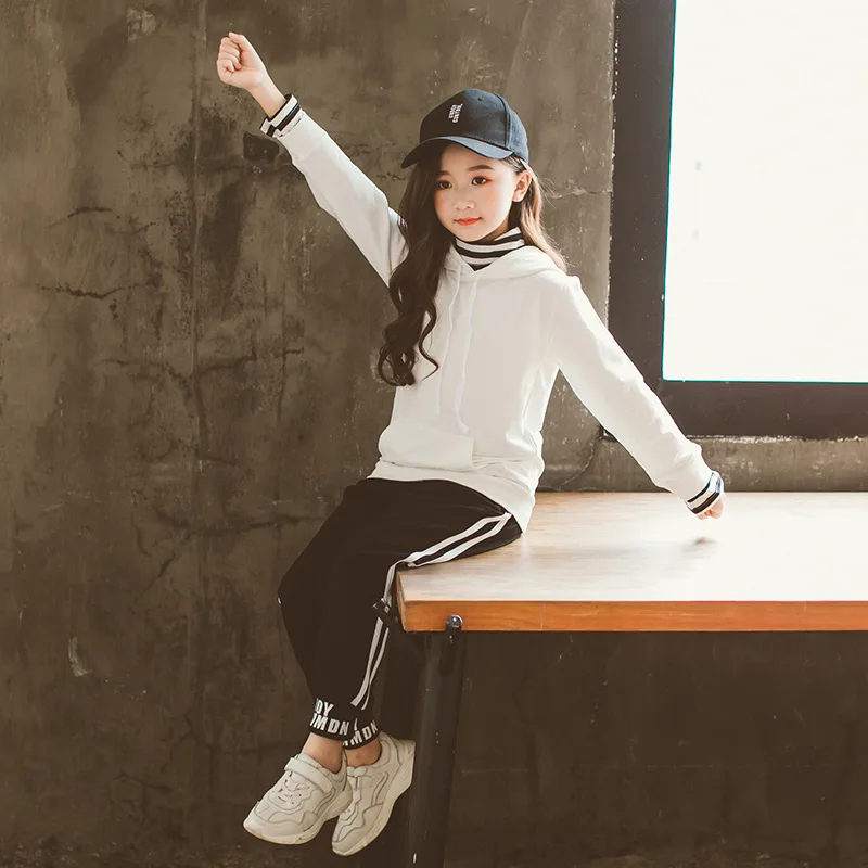 

2019 spring new girls and children striped collar sports suit children's big children two-piece cotton comfortable casual suit