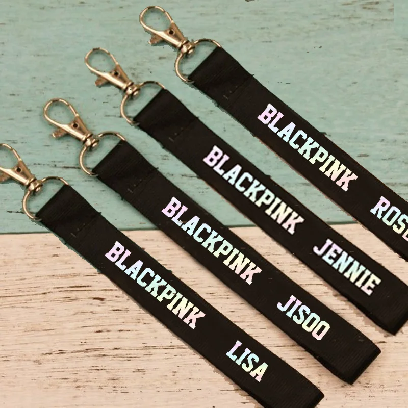 

Kpop Blackpink Lisa Pin Album Discoloration Name Key Chain K-pop Key Ring Pendant Keyring Laser Keychain