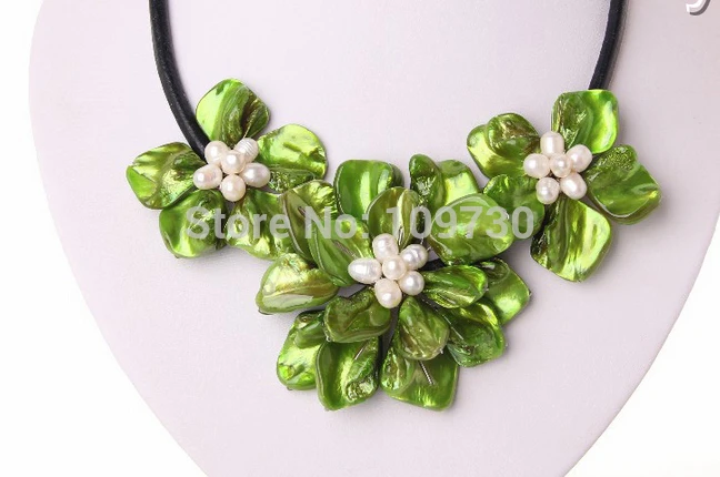 

Jewelr 003834 classic white baroque freshwater pearl green shell flower leather necklace