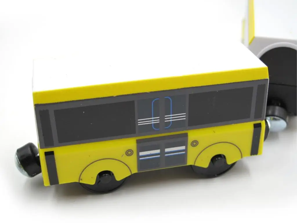 Сочетание магнитного электрического локомотива TTO23 YellowTrain деревянная дорожка