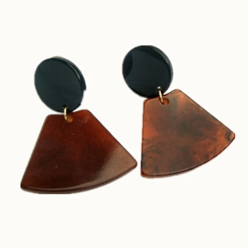 

2018 Newest Foreign Trade Resin Jewelry Wild Earrings Geometric Figure Simple Elegant Trapezoidal Three-Color Selection S030