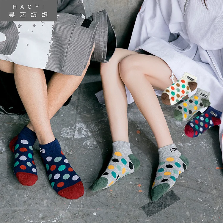 

FOURETAW 1 pair color round wave point street style handsome couple models cotton socks