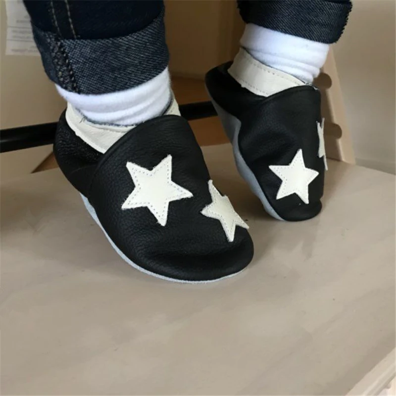 Милые стильные мягкие туфли из натуральной кожи для маленьких мальчиков; Детские ботиночки для маленьких мальчиков; обувь для малышей
