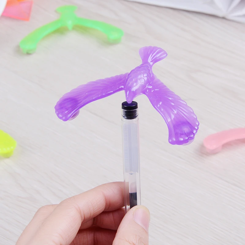 

1PCS Education Gag Toy Pyramid Balance Eagle Bird Toy Magic Toy Fun Learning Gift