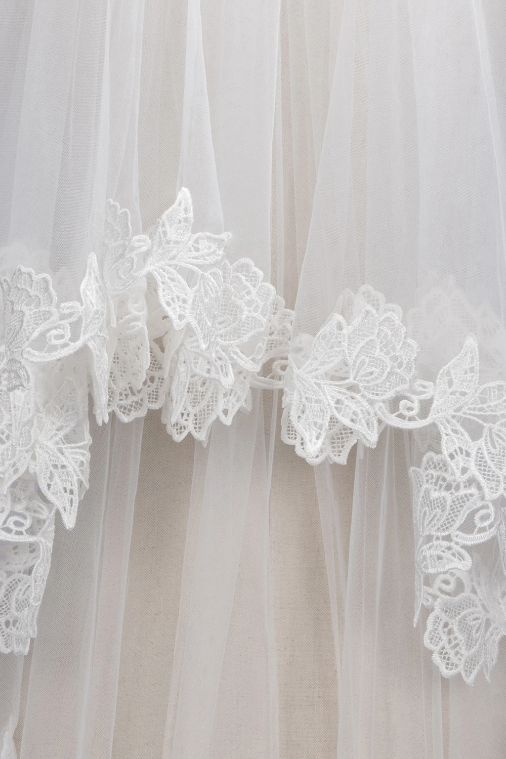 1.5 M Romantic Lace Applique Two Layers Wedding Veil With Comb Wedding Accessories