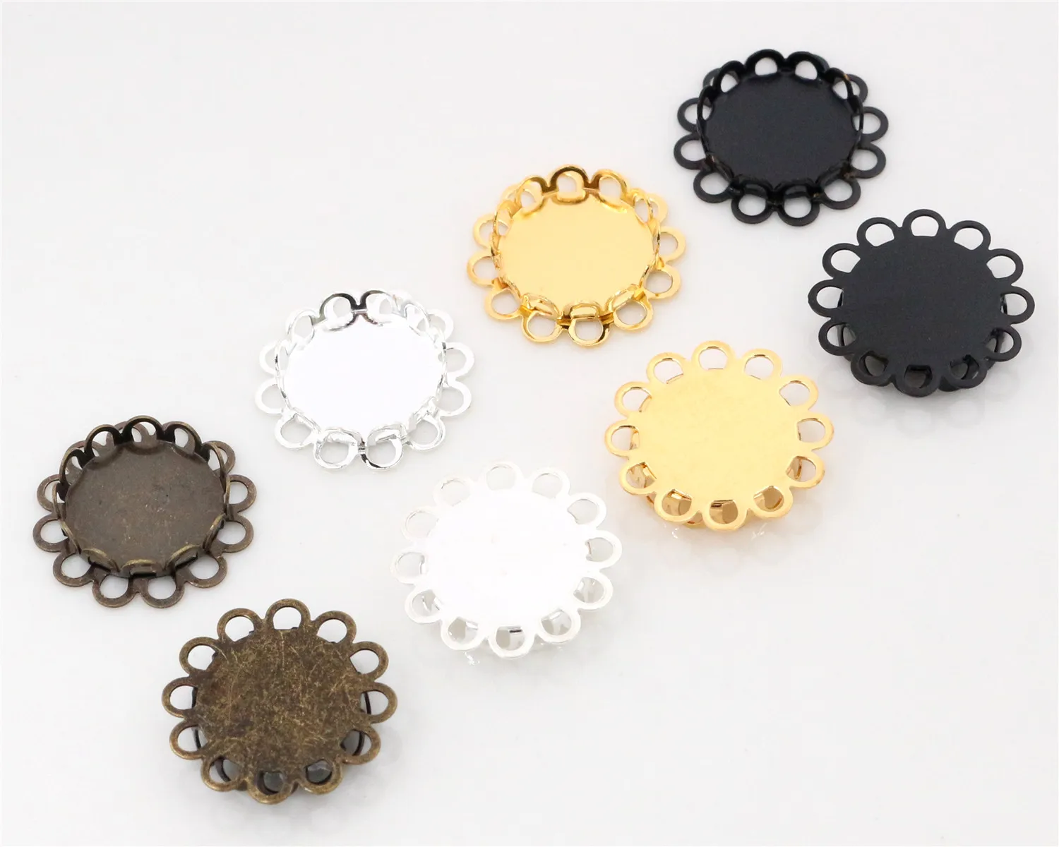 

14pcs 12mm Inner Size 4 Colors Plated Brass Material Simple Style Cabochon Base Cameo Setting Charms Pendant Tray