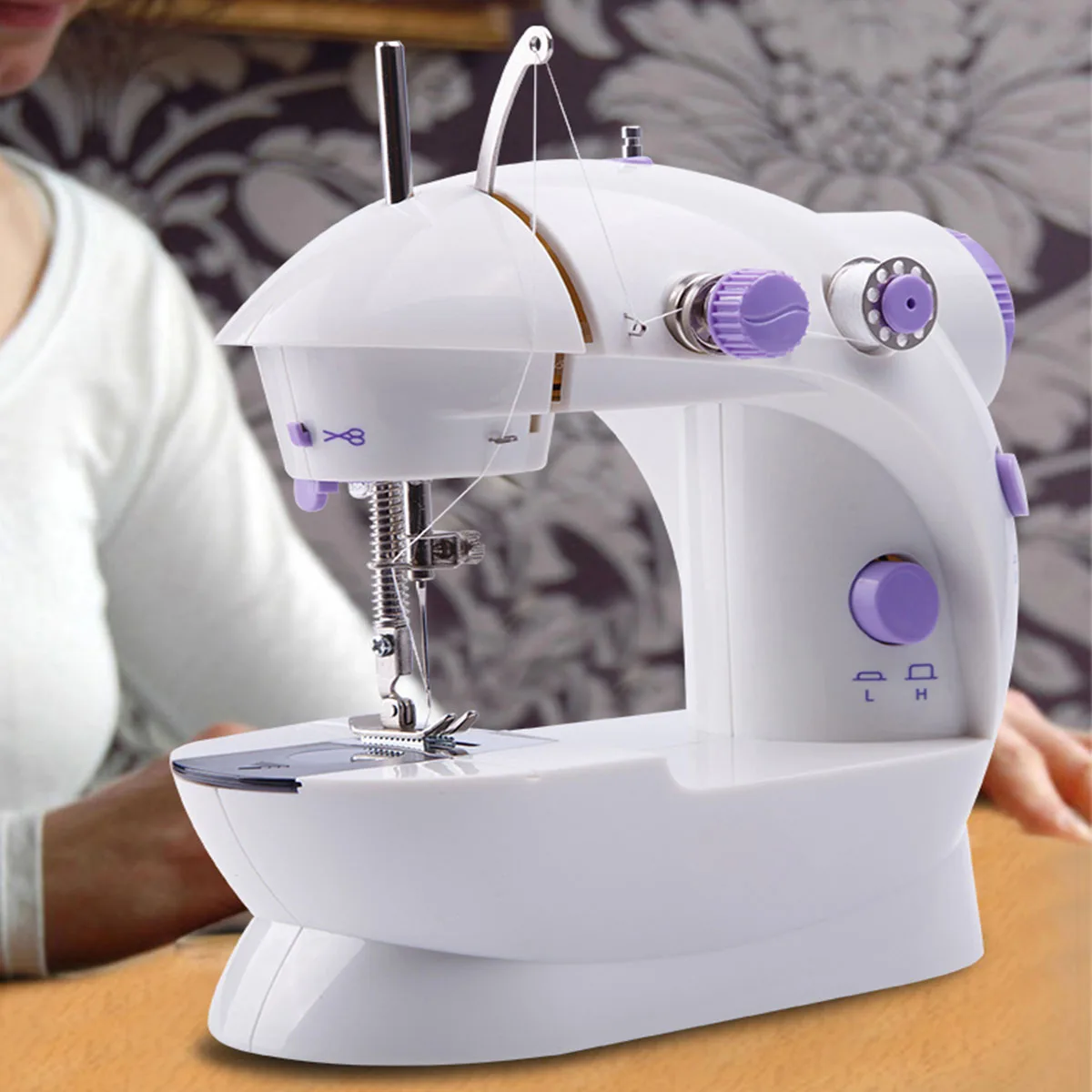 Электрическая мини швейная машина для дома ручная машина для пришивания 110/220 В регулировка скорости с легкой ручная швейная машинка