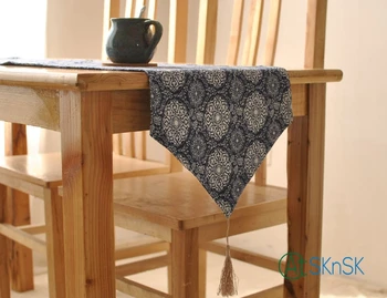 

2017 Fashion home decoration table runner Foreign coffee cotton linen flag antique flower printed table runners with tassel knot