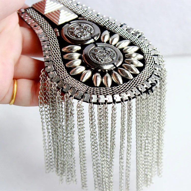

Handmade Fashion Tassel Chain Shoulder Board Badges Beads Patch Metal Epaulet Epaulette Military Pin on Brooch Medal