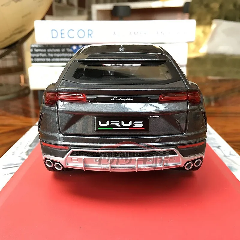 Литой металл 1/20 супер Урус Suv Настольный дисплей Коллекция Модель игрушки для детей