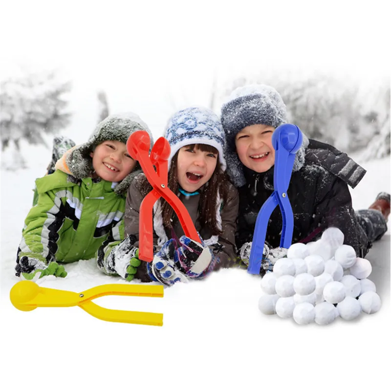 Играем со снегом. Зимние игрушки. Зимние игрушки для детей. Зимние игры для детей. Дети снежки.